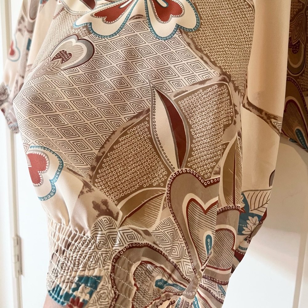 Vintage Campus Casuals Neutral Floral cropped blouse with jewel tones - Picture 6 of 6